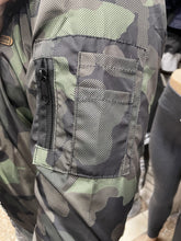 Cargar imagen en el visor de la galería, CHAQUETA IMPERMEABLE TIPO CAMUFLADA😎